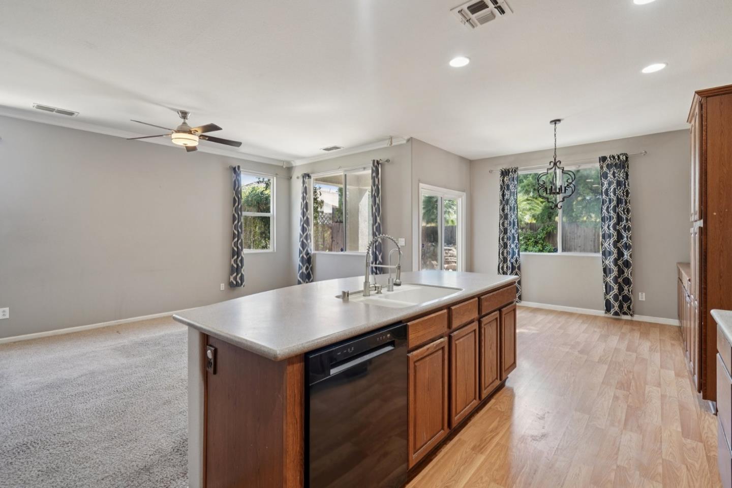 Detail Gallery Image 13 of 28 For 1709 Jessica Ln, Roseville,  CA 95747 - 3 Beds | 2 Baths