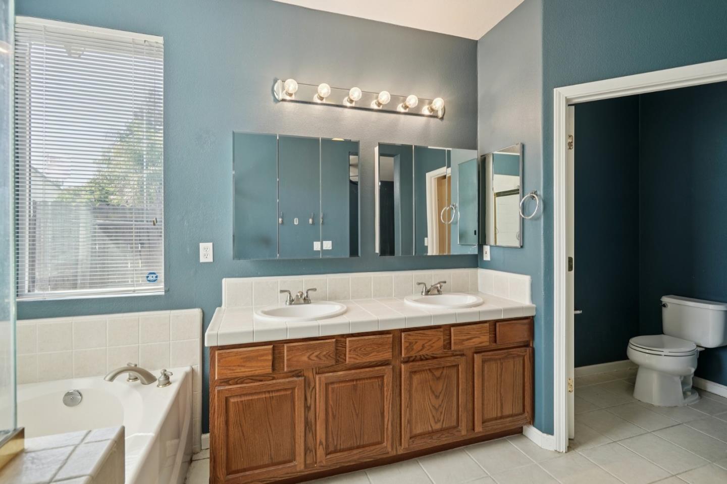 Detail Gallery Image 19 of 28 For 1709 Jessica Ln, Roseville,  CA 95747 - 3 Beds | 2 Baths