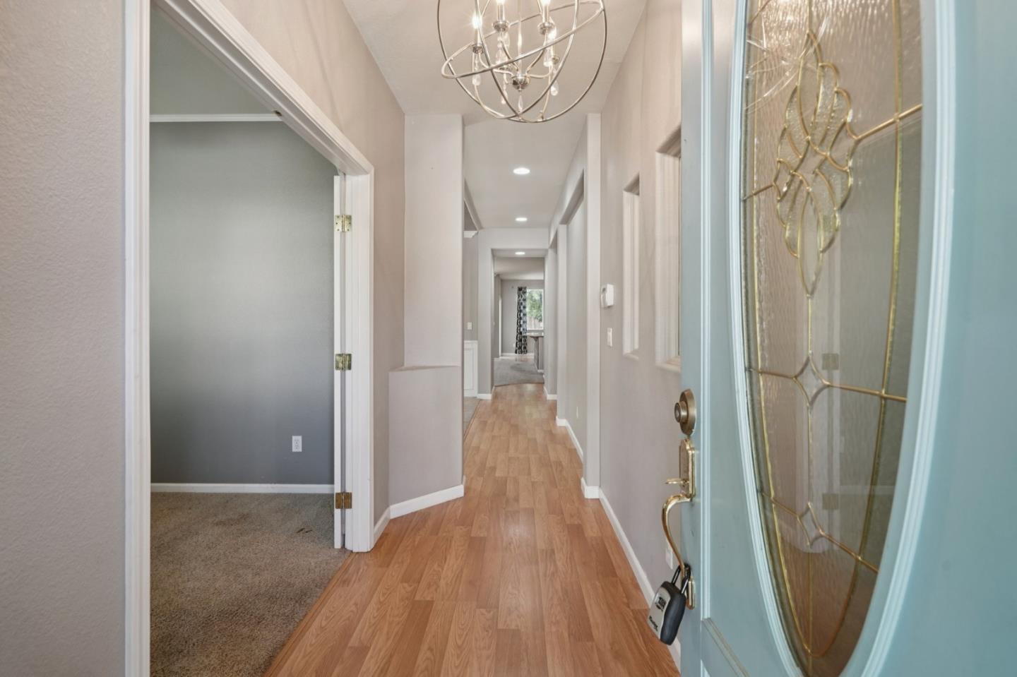 Detail Gallery Image 4 of 28 For 1709 Jessica Ln, Roseville,  CA 95747 - 3 Beds | 2 Baths
