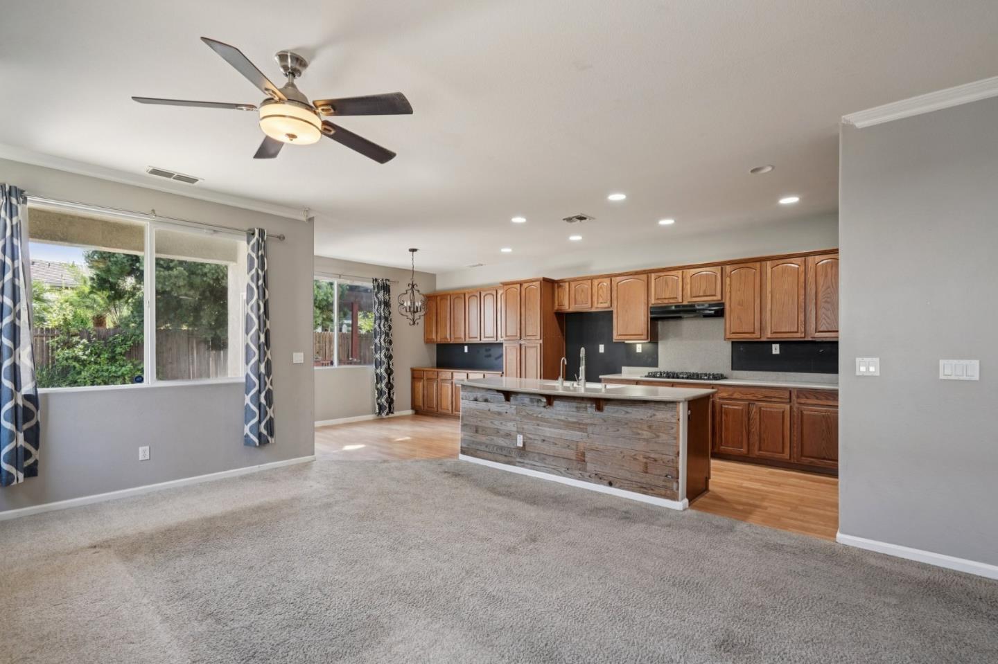 Detail Gallery Image 6 of 28 For 1709 Jessica Ln, Roseville,  CA 95747 - 3 Beds | 2 Baths