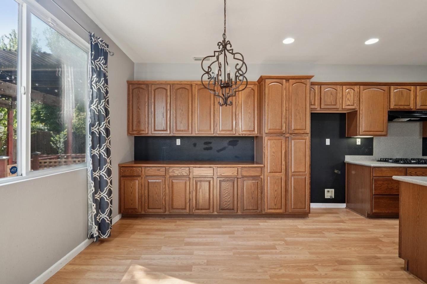 Detail Gallery Image 8 of 28 For 1709 Jessica Ln, Roseville,  CA 95747 - 3 Beds | 2 Baths