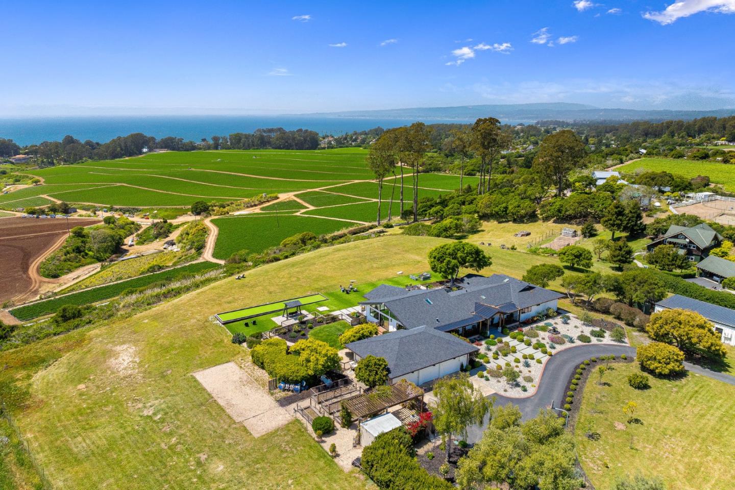 Detail Gallery Image 9 of 99 For 145 Coy Dr, La Selva Beach,  CA 95076 - 4 Beds | 3/1 Baths