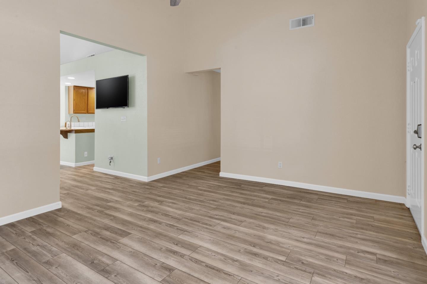 Detail Gallery Image 5 of 26 For 309 Windsor Ct, King City,  CA 93930 - 3 Beds | 2 Baths