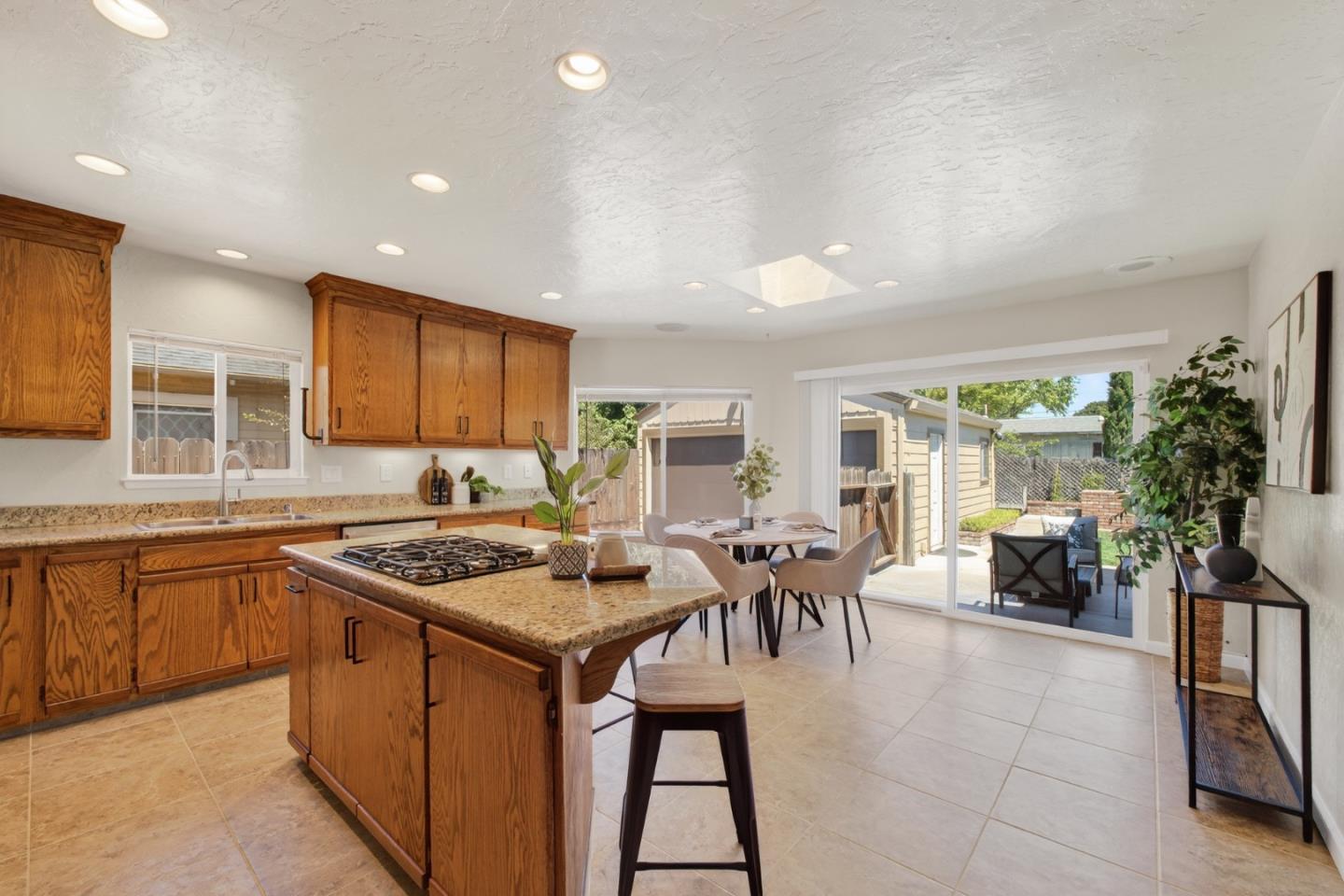 Detail Gallery Image 10 of 43 For 143 Katherine Ave, Salinas,  CA 93901 - 3 Beds | 1 Baths