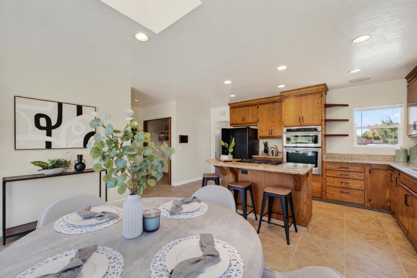 Detail Gallery Image 14 of 43 For 143 Katherine Ave, Salinas,  CA 93901 - 3 Beds | 1 Baths