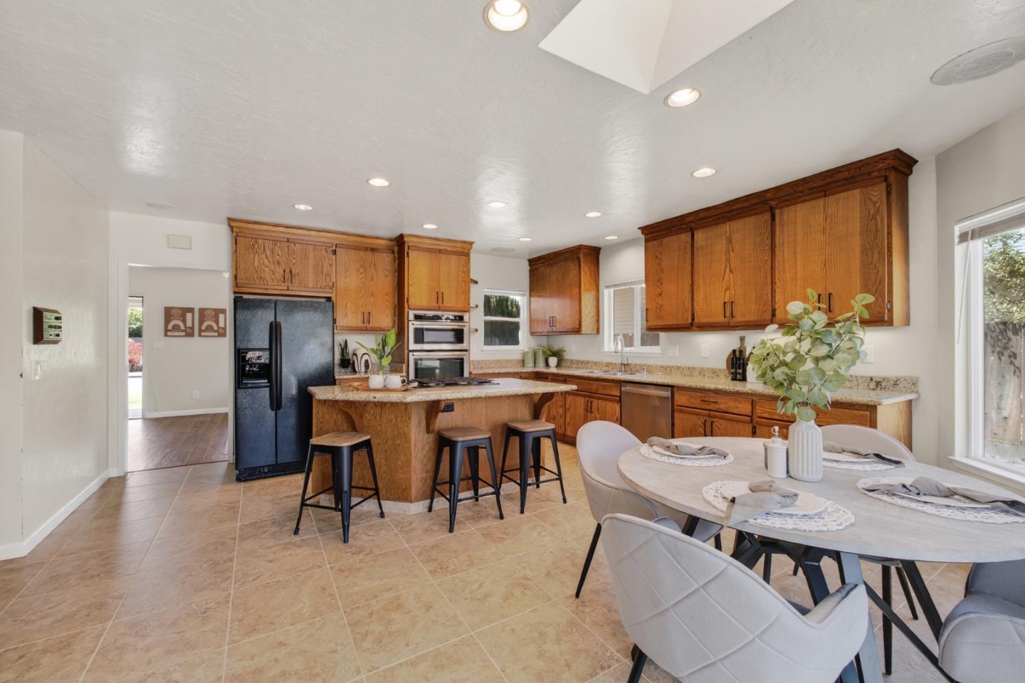 Detail Gallery Image 4 of 43 For 143 Katherine Ave, Salinas,  CA 93901 - 3 Beds | 1 Baths