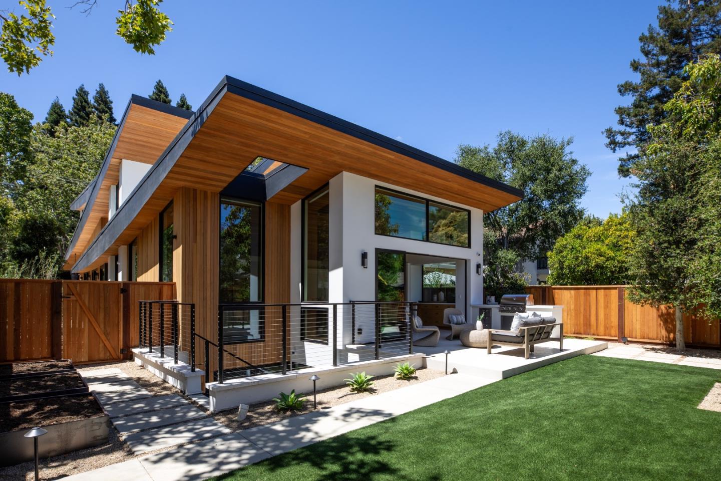 Detail Gallery Image 5 of 84 For 596 Franklin St, Mountain View,  CA 94041 - 6 Beds | 4/3 Baths