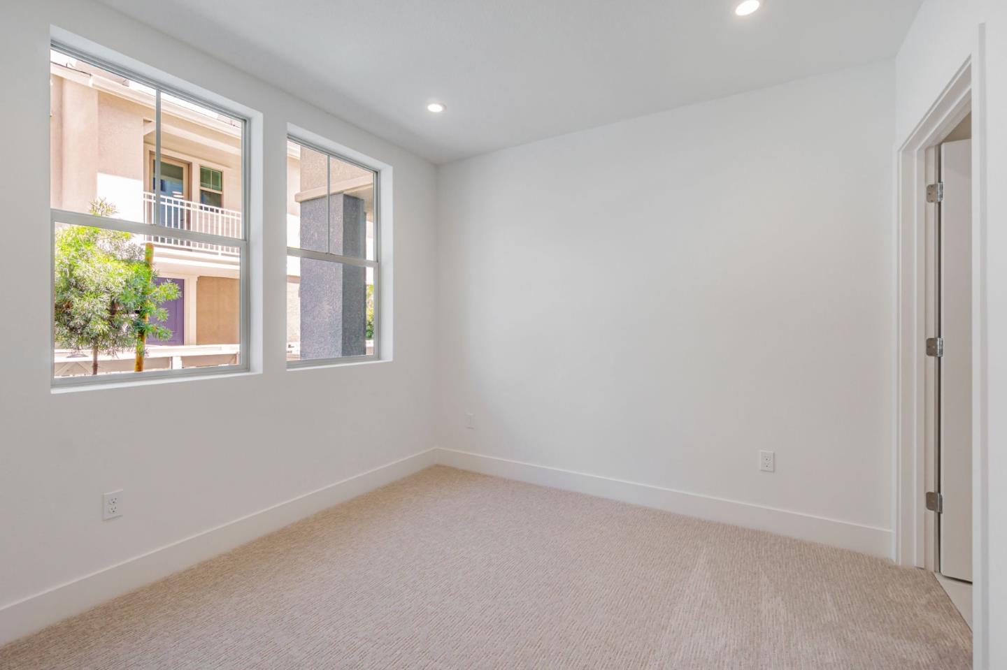 Detail Gallery Image 13 of 19 For 186 Oak Cir, Walnut Creek,  CA 94597 - 4 Beds | 3/1 Baths