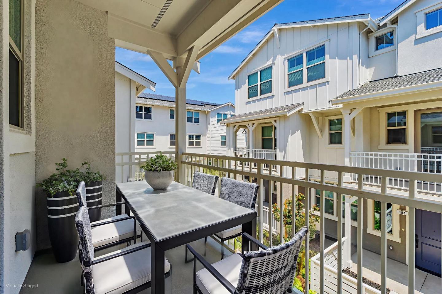 Detail Gallery Image 9 of 19 For 186 Oak Cir, Walnut Creek,  CA 94597 - 4 Beds | 3/1 Baths