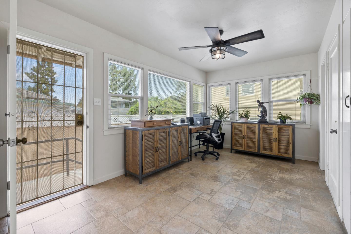 Detail Gallery Image 13 of 36 For 233 Rigg St, Santa Cruz,  CA 95060 - 3 Beds | 2/1 Baths