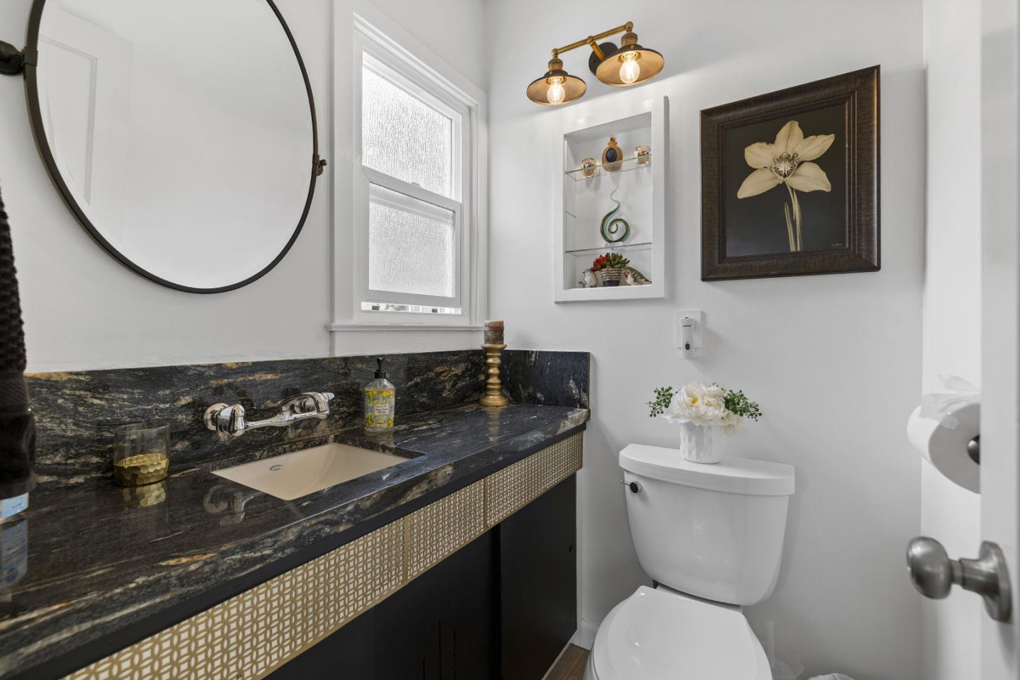 Detail Gallery Image 14 of 36 For 233 Rigg St, Santa Cruz,  CA 95060 - 3 Beds | 2/1 Baths