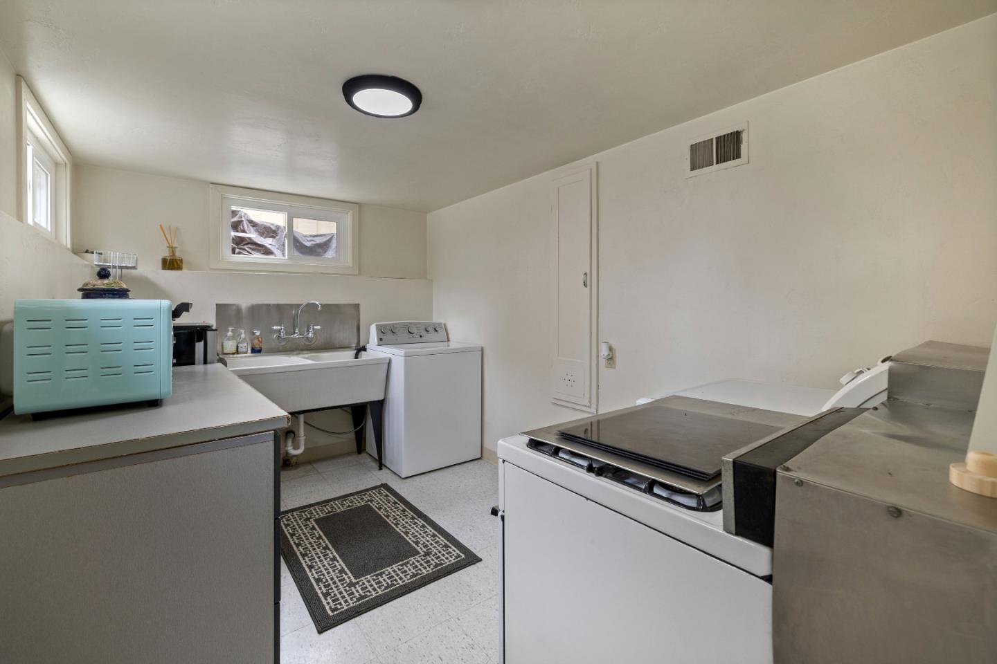 Detail Gallery Image 21 of 36 For 233 Rigg St, Santa Cruz,  CA 95060 - 3 Beds | 2/1 Baths