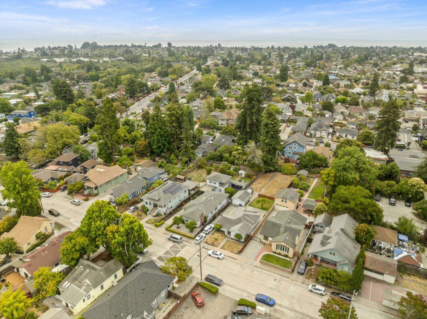 Detail Gallery Image 4 of 36 For 233 Rigg St, Santa Cruz,  CA 95060 - 3 Beds | 2/1 Baths