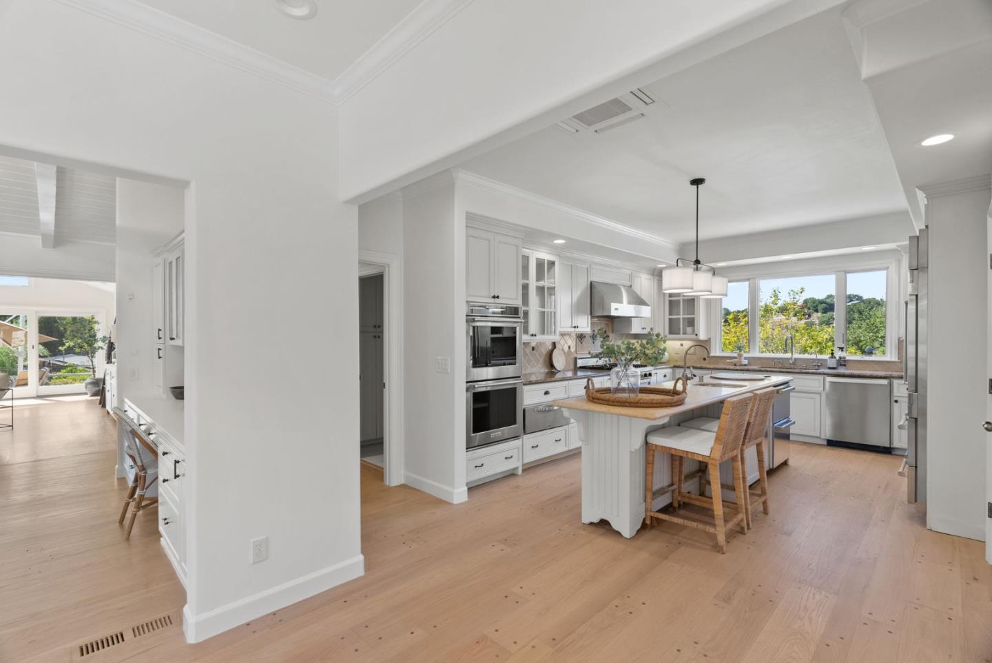 Detail Gallery Image 16 of 84 For 15651 Kennedy Rd, Los Gatos,  CA 95032 - 4 Beds | 4 Baths
