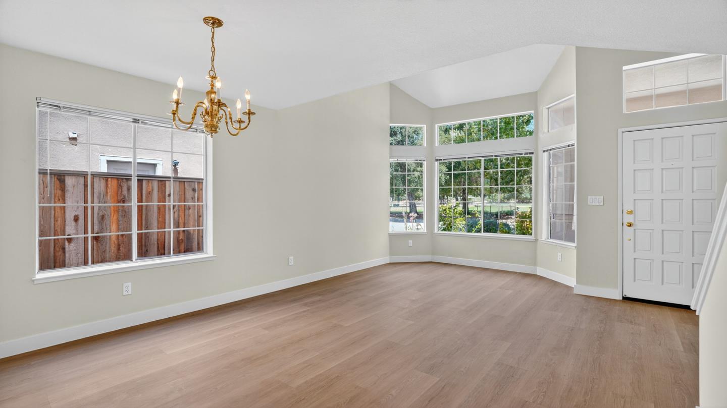 Detail Gallery Image 6 of 38 For 7347 Forsum Rd, San Jose,  CA 95138 - 3 Beds | 2/1 Baths