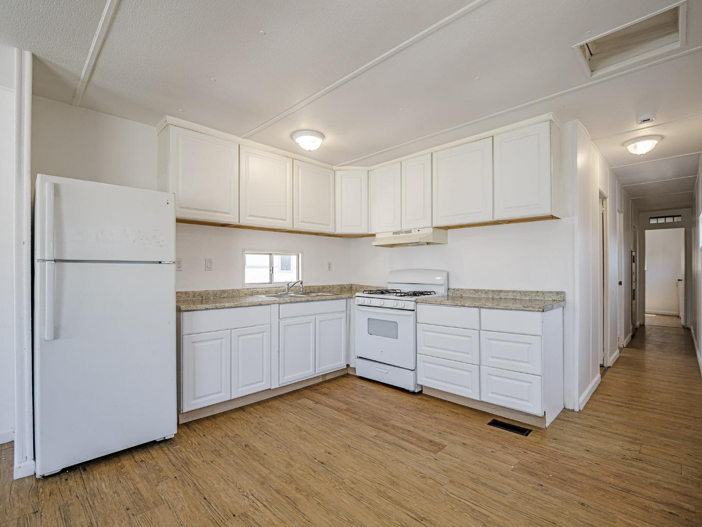 Detail Gallery Image 6 of 30 For 3128 Crescent Ave #19,  Marina,  CA 93933 - 3 Beds | 1 Baths