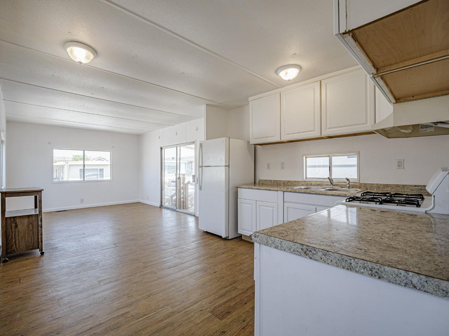 Detail Gallery Image 7 of 30 For 3128 Crescent Ave #19,  Marina,  CA 93933 - 3 Beds | 1 Baths