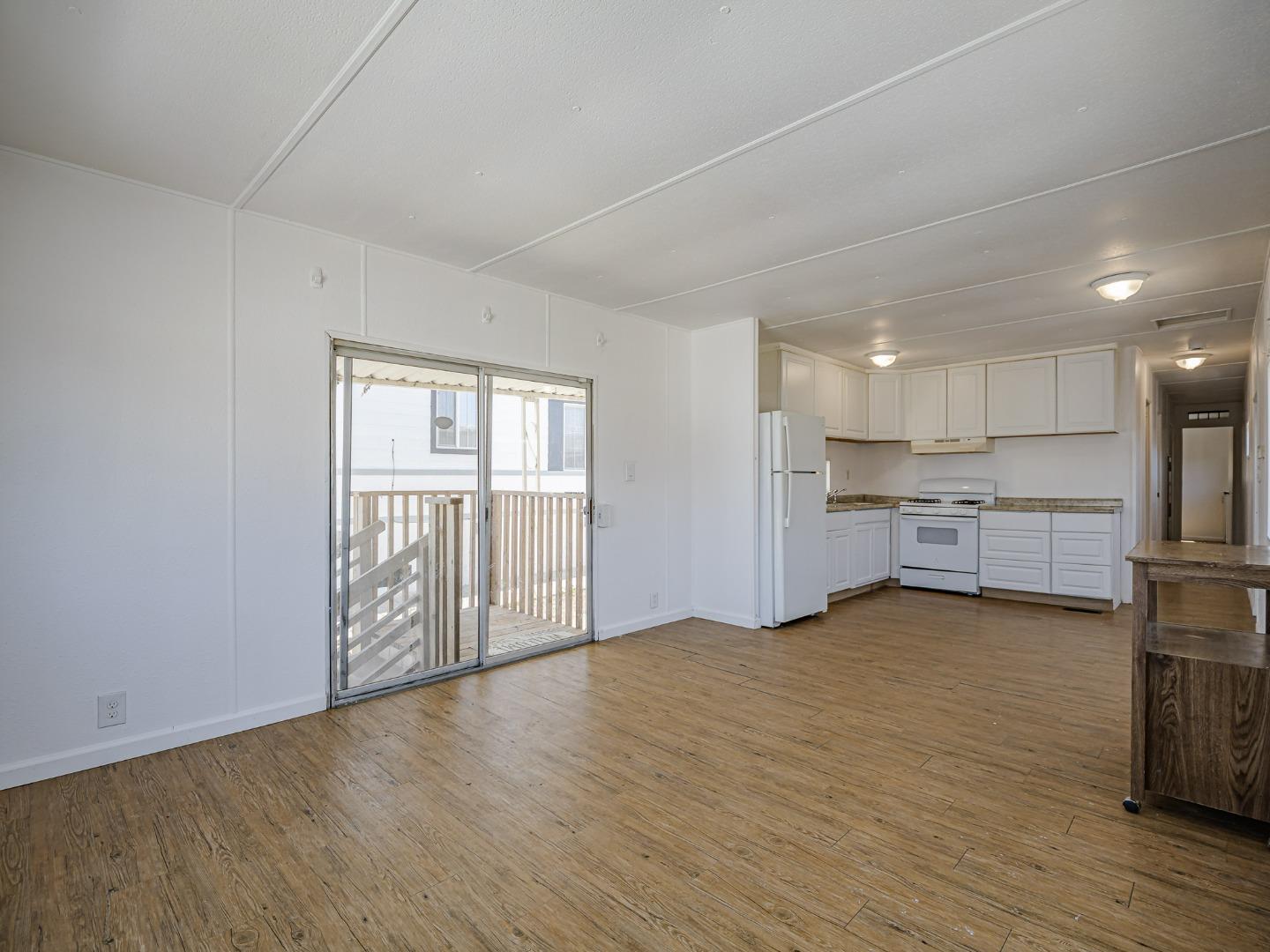 Detail Gallery Image 8 of 30 For 3128 Crescent Ave #19,  Marina,  CA 93933 - 3 Beds | 1 Baths