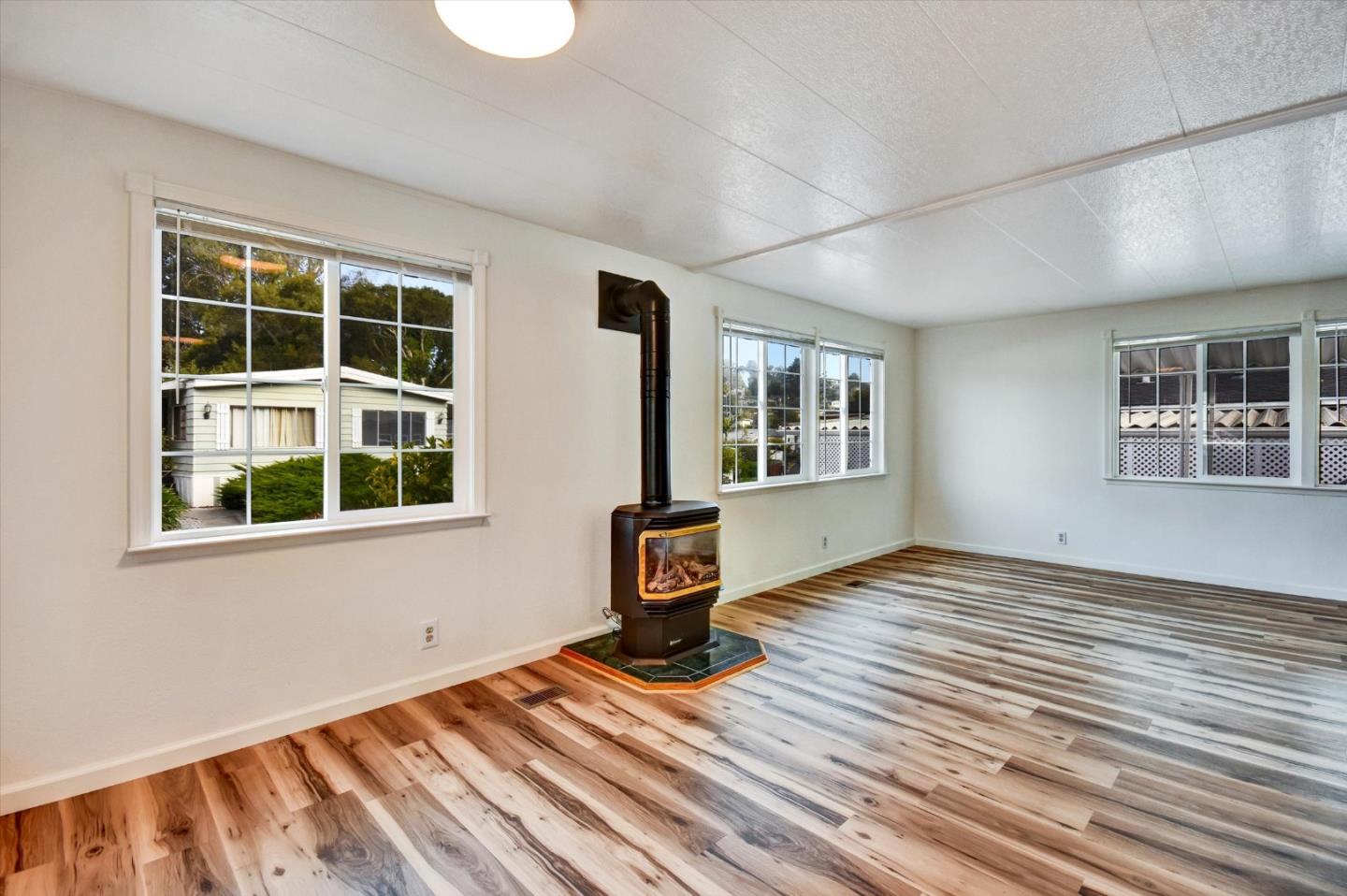 Detail Gallery Image 4 of 53 For 17 Pepperwood Way #17,  Soquel,  CA 95073 - 2 Beds | 2 Baths