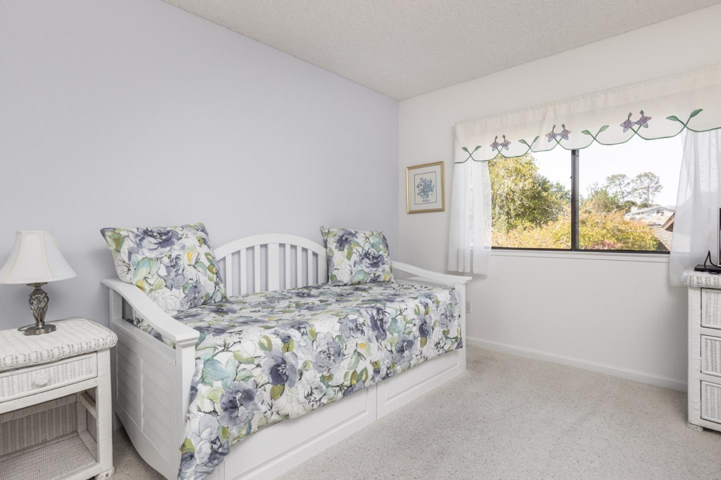 Detail Gallery Image 13 of 17 For 1360 Josselyn Canyon Rd #40,  Monterey,  CA 93940 - 3 Beds | 2/1 Baths
