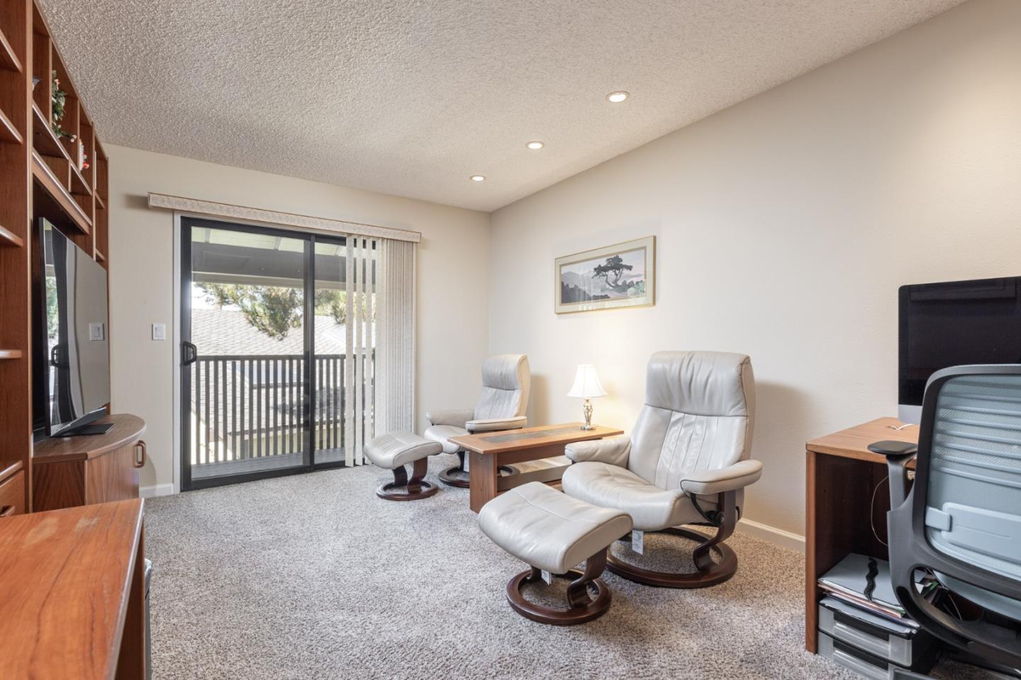 Detail Gallery Image 14 of 17 For 1360 Josselyn Canyon Rd #40,  Monterey,  CA 93940 - 3 Beds | 2/1 Baths