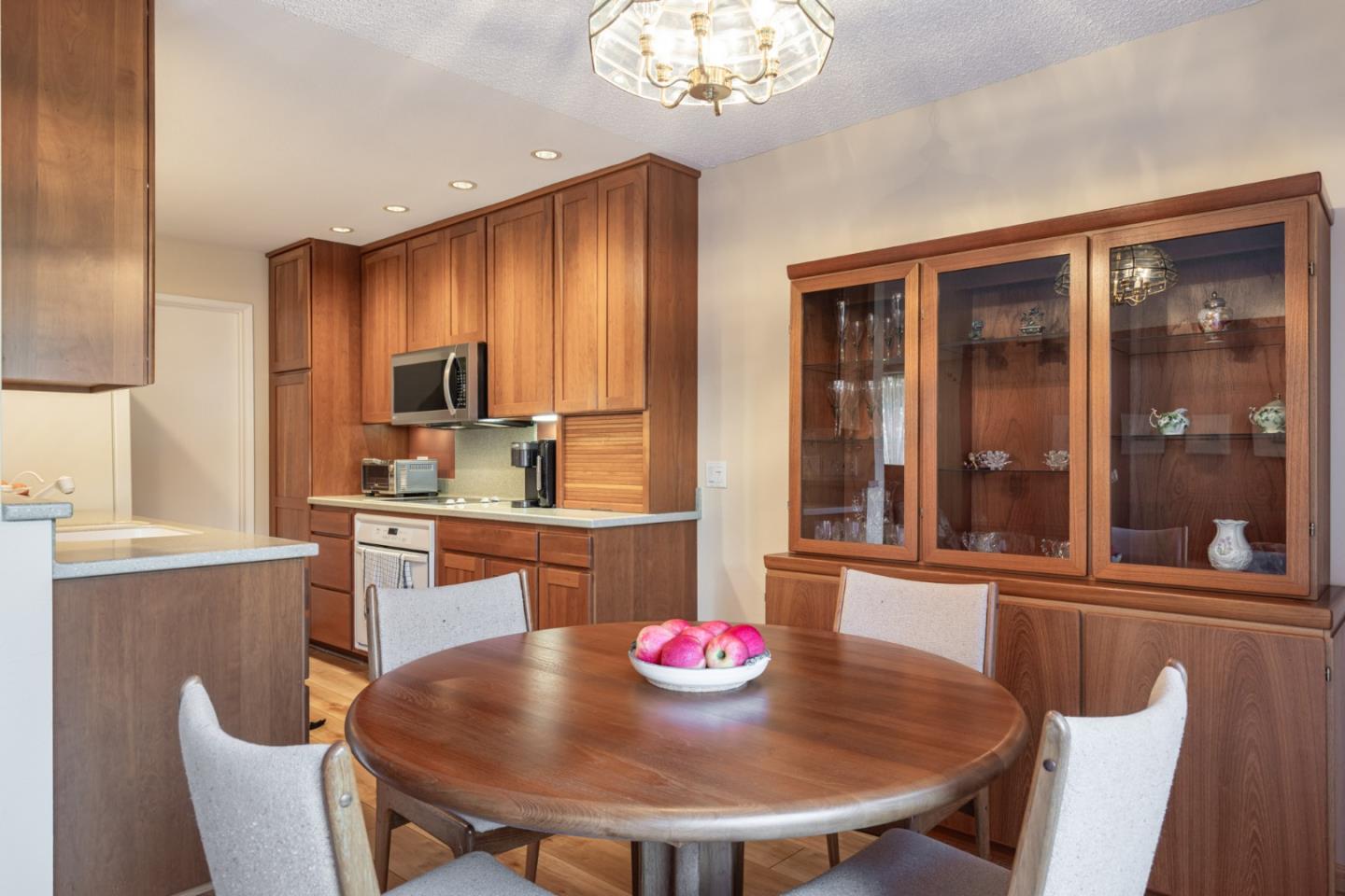 Detail Gallery Image 5 of 17 For 1360 Josselyn Canyon Rd #40,  Monterey,  CA 93940 - 3 Beds | 2/1 Baths