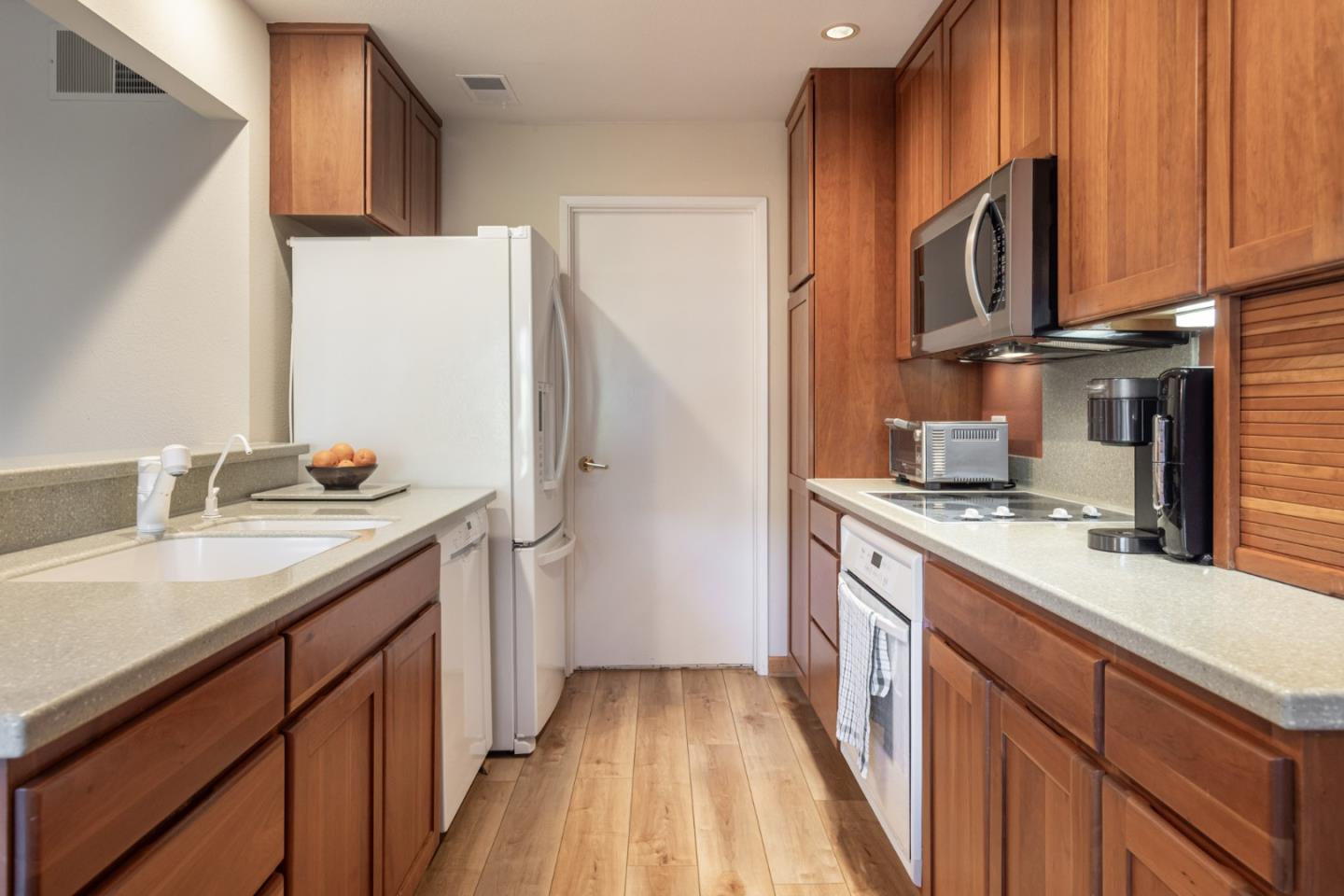 Detail Gallery Image 6 of 17 For 1360 Josselyn Canyon Rd #40,  Monterey,  CA 93940 - 3 Beds | 2/1 Baths