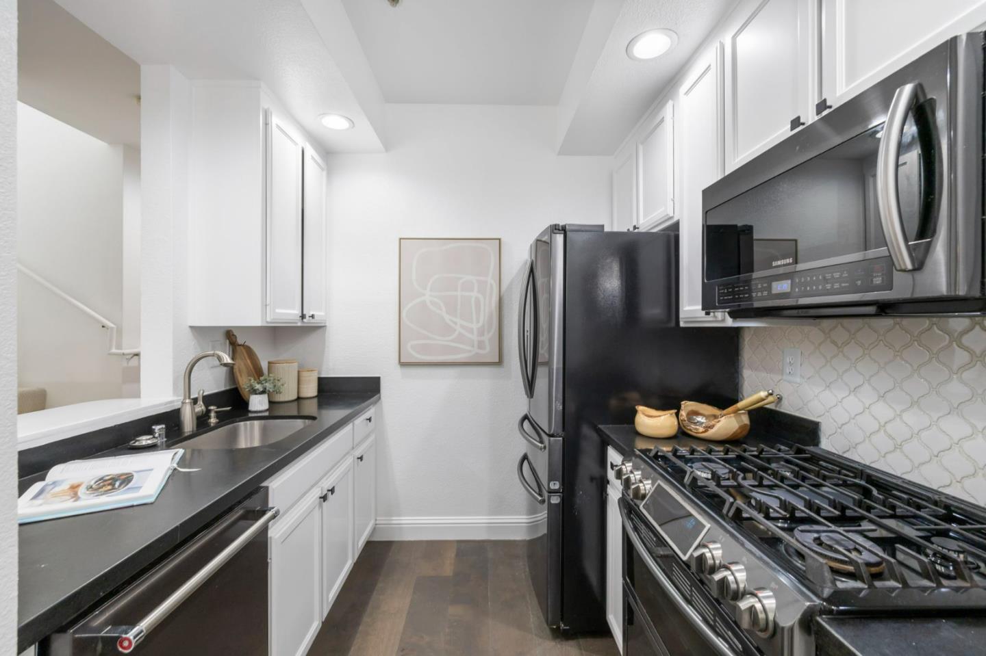 Detail Gallery Image 11 of 60 For 2086 S Delaware St, San Mateo,  CA 94403 - 2 Beds | 1/1 Baths