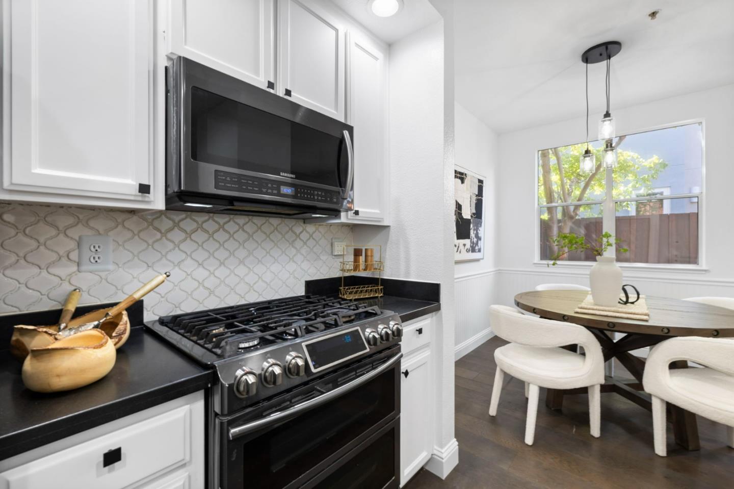 Detail Gallery Image 13 of 60 For 2086 S Delaware St, San Mateo,  CA 94403 - 2 Beds | 1/1 Baths