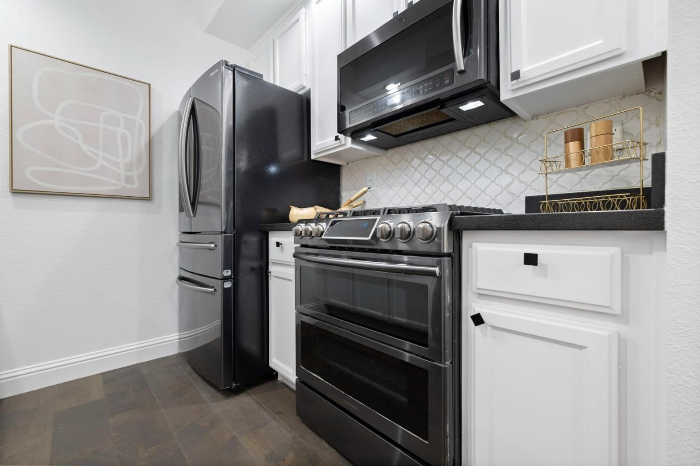 Detail Gallery Image 14 of 60 For 2086 S Delaware St, San Mateo,  CA 94403 - 2 Beds | 1/1 Baths