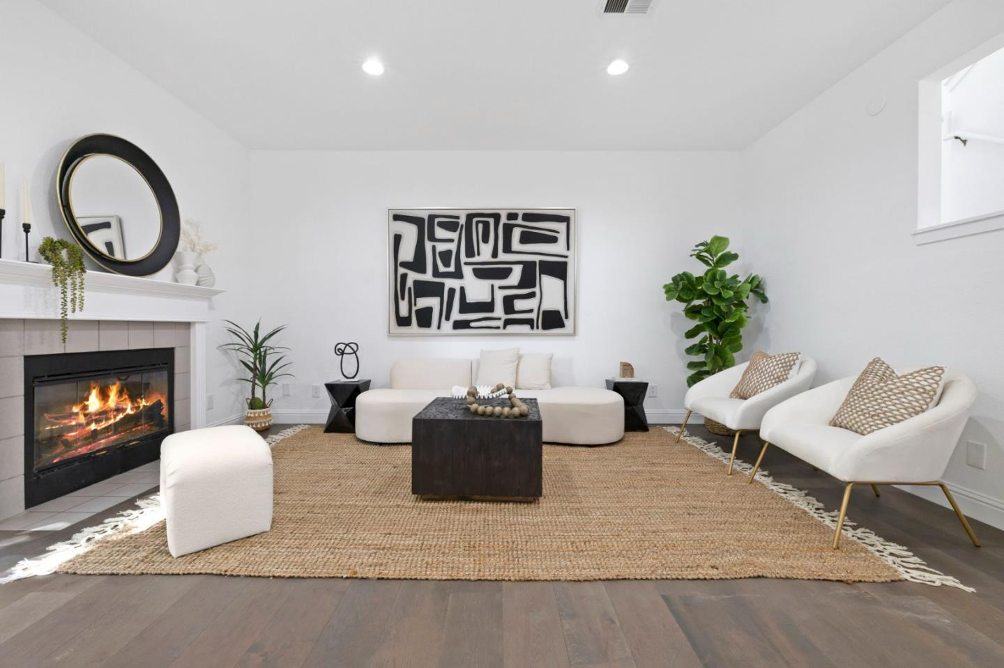 Detail Gallery Image 3 of 60 For 2086 S Delaware St, San Mateo,  CA 94403 - 2 Beds | 1/1 Baths