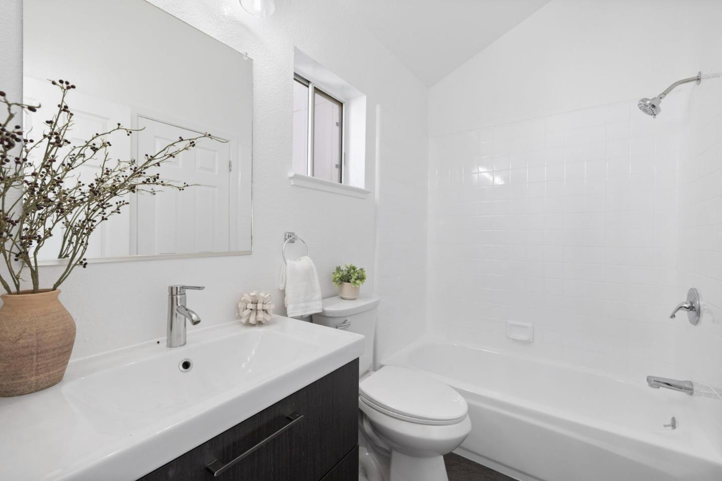 Detail Gallery Image 30 of 60 For 2086 S Delaware St, San Mateo,  CA 94403 - 2 Beds | 1/1 Baths