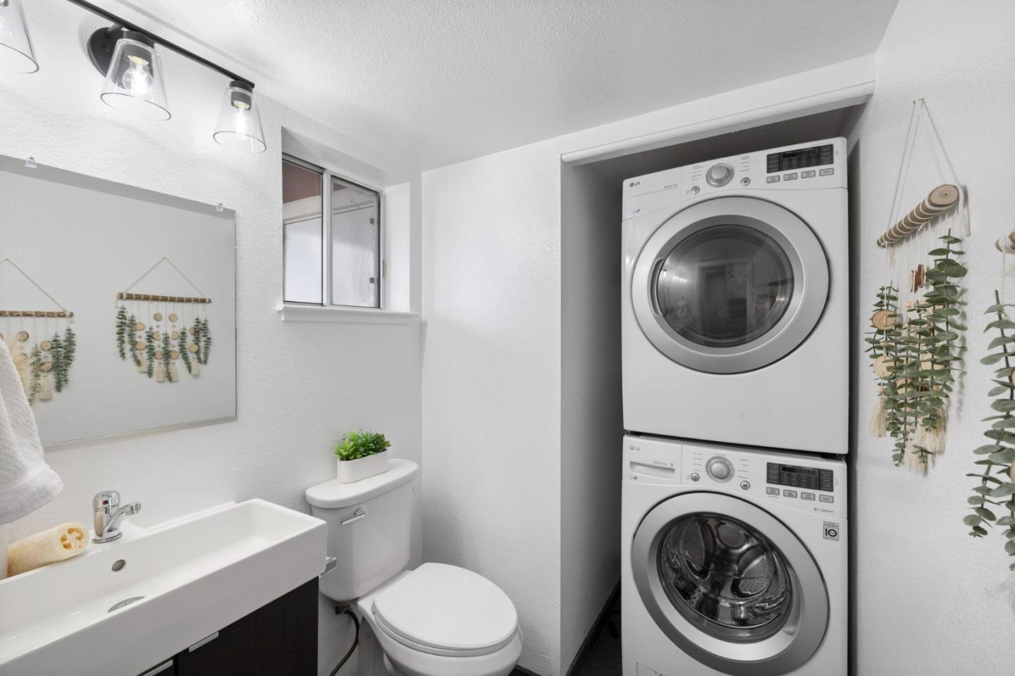 Detail Gallery Image 37 of 60 For 2086 S Delaware St, San Mateo,  CA 94403 - 2 Beds | 1/1 Baths
