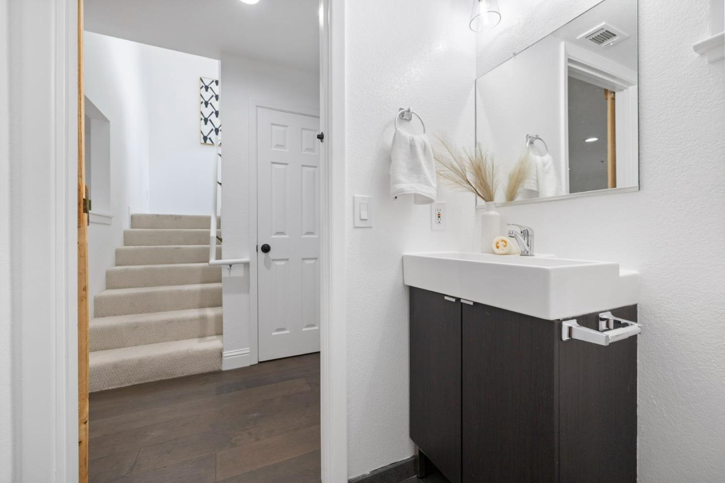 Detail Gallery Image 38 of 60 For 2086 S Delaware St, San Mateo,  CA 94403 - 2 Beds | 1/1 Baths
