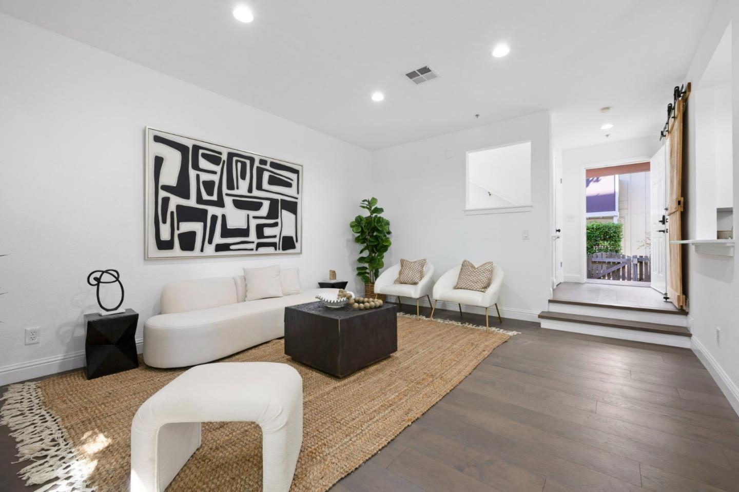 Detail Gallery Image 4 of 60 For 2086 S Delaware St, San Mateo,  CA 94403 - 2 Beds | 1/1 Baths