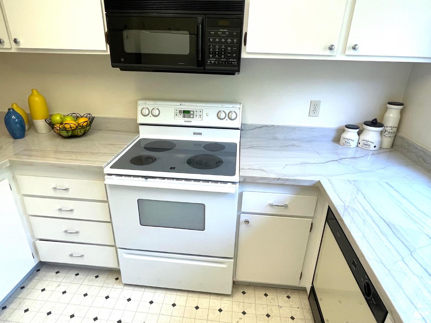 Detail Gallery Image 12 of 24 For 1350 Merrivale West Sq, San Jose,  CA 95117 - 2 Beds | 2 Baths