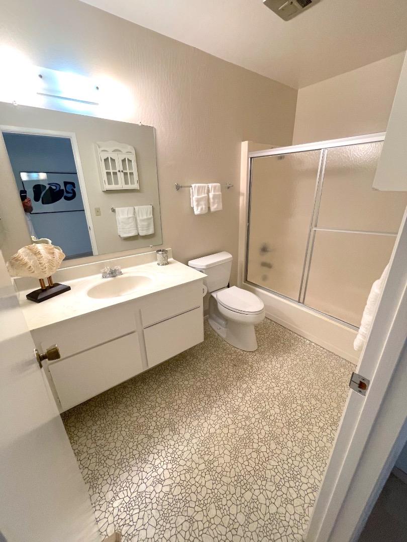 Detail Gallery Image 18 of 24 For 1350 Merrivale West Sq, San Jose,  CA 95117 - 2 Beds | 2 Baths