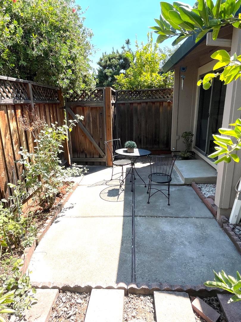 Detail Gallery Image 20 of 24 For 1350 Merrivale West Sq, San Jose,  CA 95117 - 2 Beds | 2 Baths