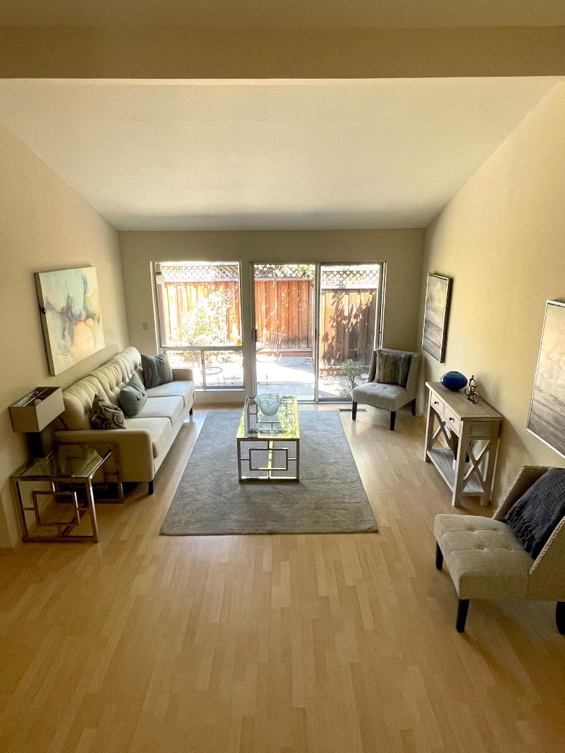 Detail Gallery Image 3 of 24 For 1350 Merrivale West Sq, San Jose,  CA 95117 - 2 Beds | 2 Baths