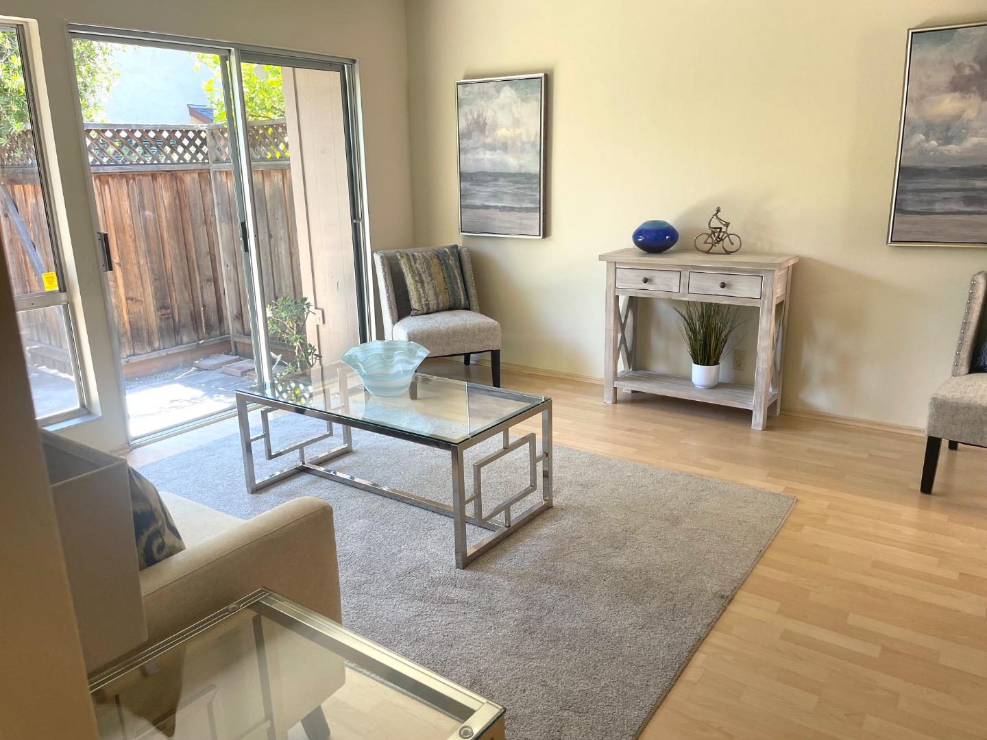Detail Gallery Image 5 of 24 For 1350 Merrivale West Sq, San Jose,  CA 95117 - 2 Beds | 2 Baths