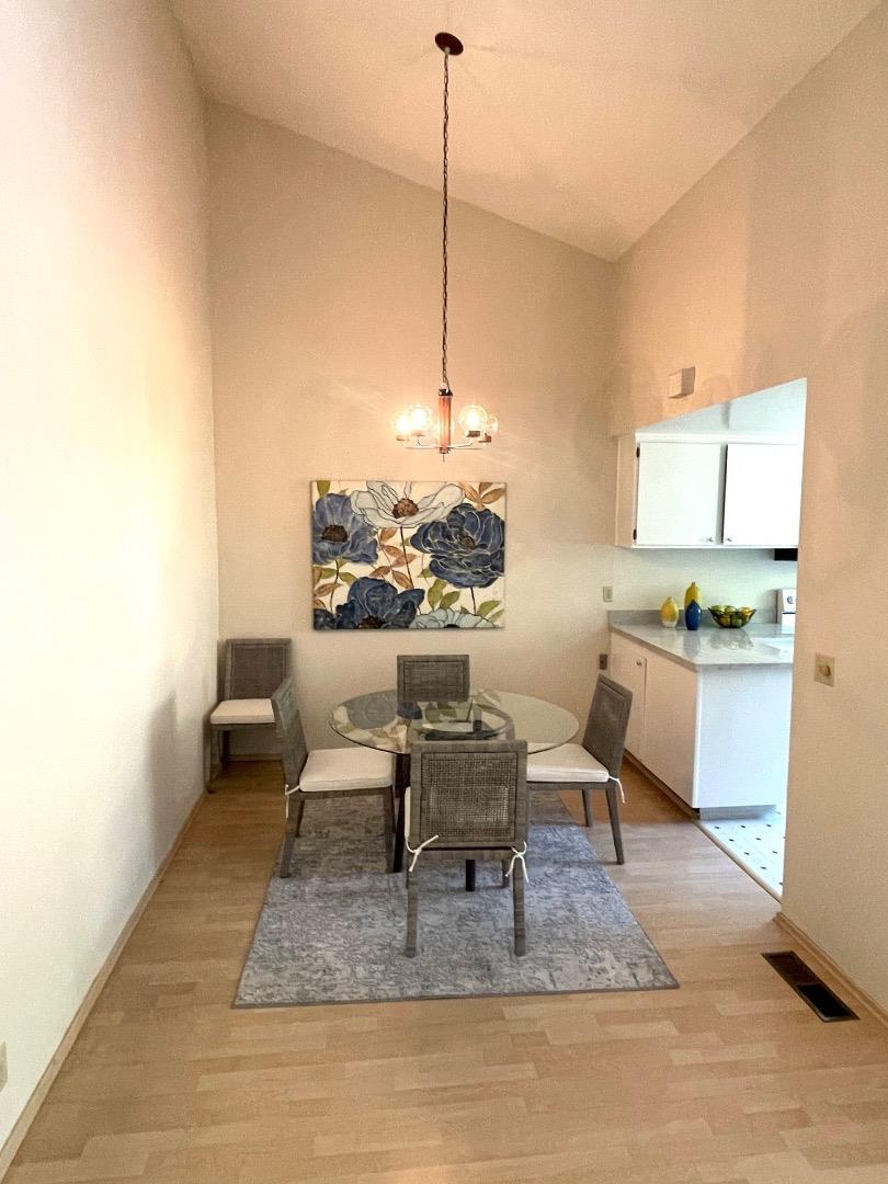 Detail Gallery Image 6 of 24 For 1350 Merrivale West Sq, San Jose,  CA 95117 - 2 Beds | 2 Baths