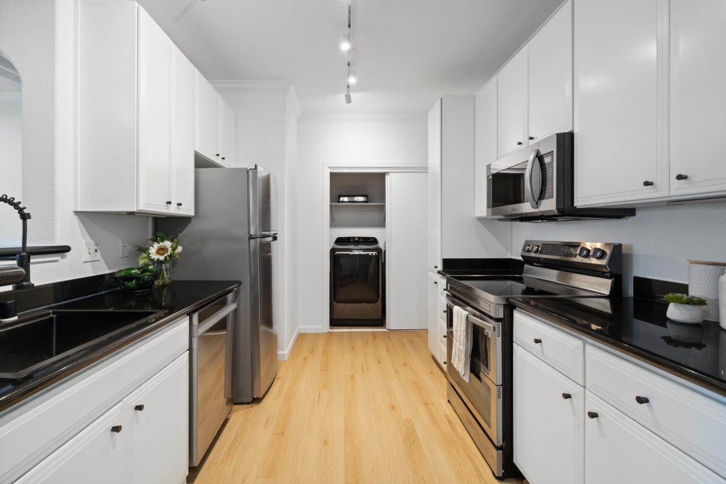 Detail Gallery Image 11 of 42 For 801 S Winchester Blvd #2402,  San Jose,  CA 95128 - 2 Beds | 2 Baths