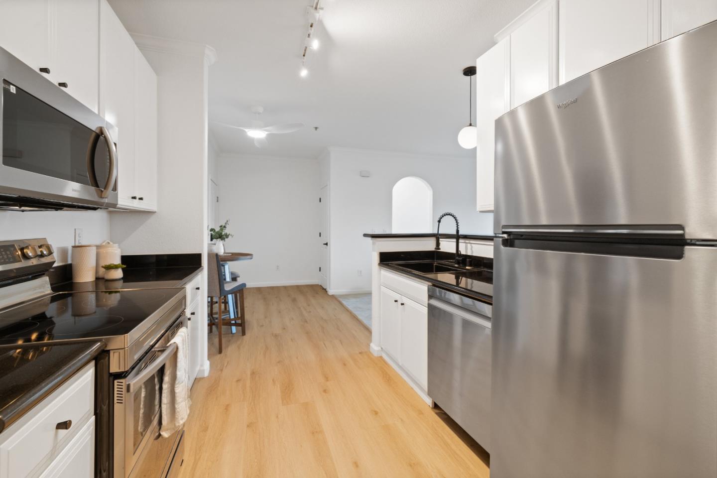 Detail Gallery Image 12 of 42 For 801 S Winchester Blvd #2402,  San Jose,  CA 95128 - 2 Beds | 2 Baths