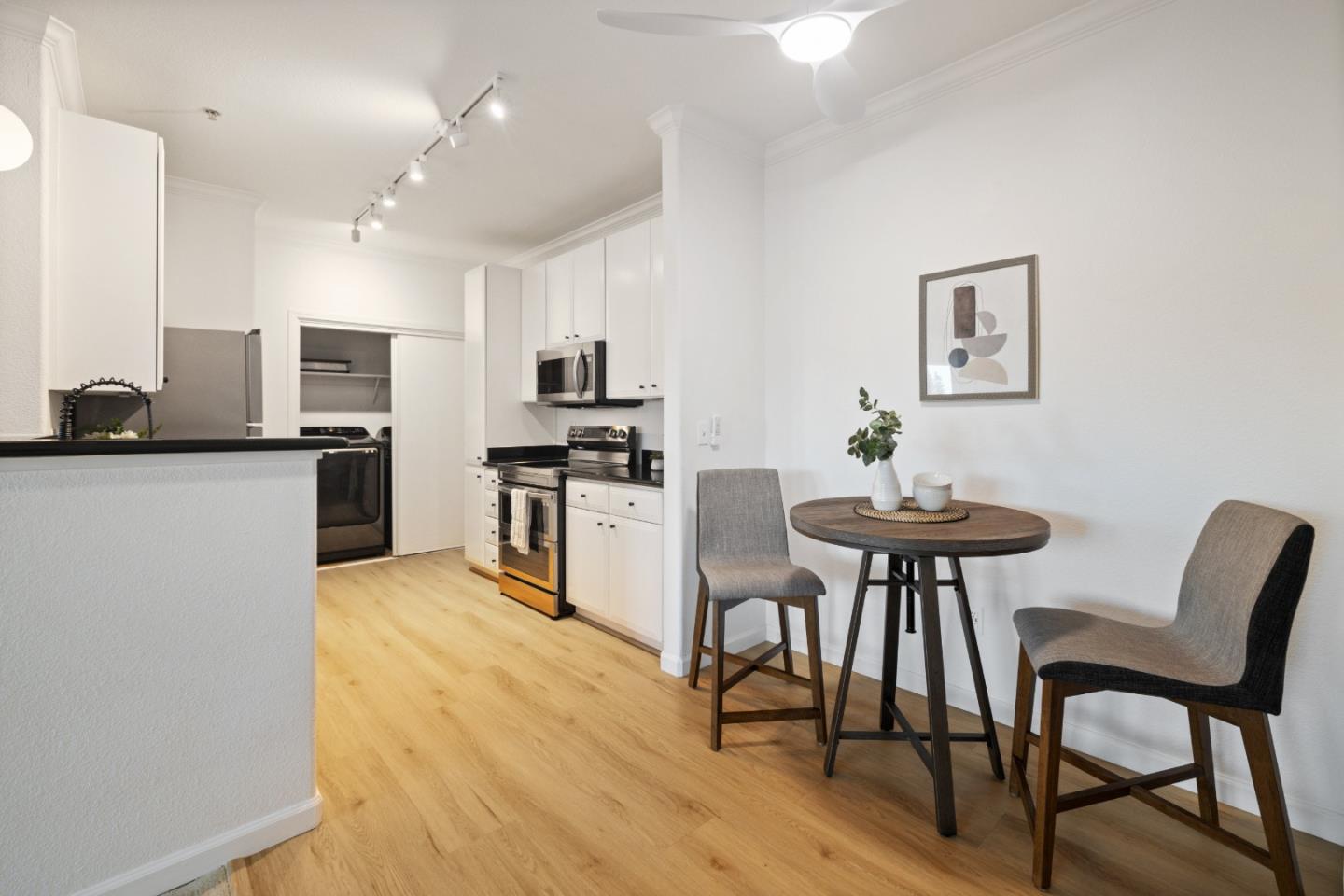 Detail Gallery Image 13 of 42 For 801 S Winchester Blvd #2402,  San Jose,  CA 95128 - 2 Beds | 2 Baths