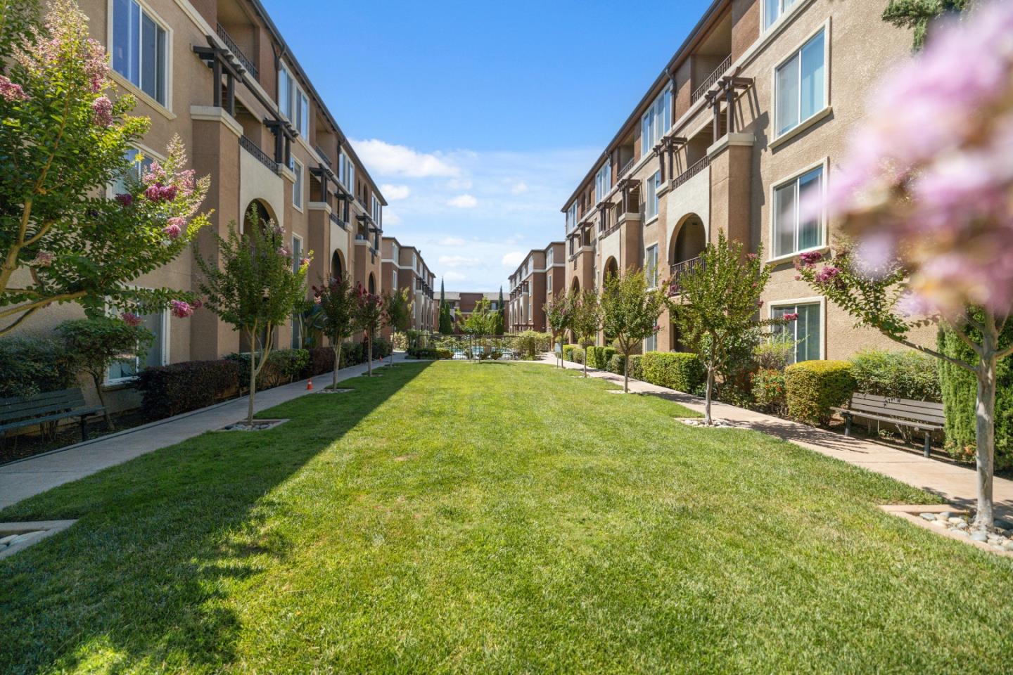 Detail Gallery Image 28 of 42 For 801 S Winchester Blvd #2402,  San Jose,  CA 95128 - 2 Beds | 2 Baths