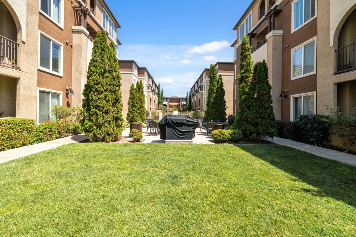 Detail Gallery Image 29 of 42 For 801 S Winchester Blvd #2402,  San Jose,  CA 95128 - 2 Beds | 2 Baths