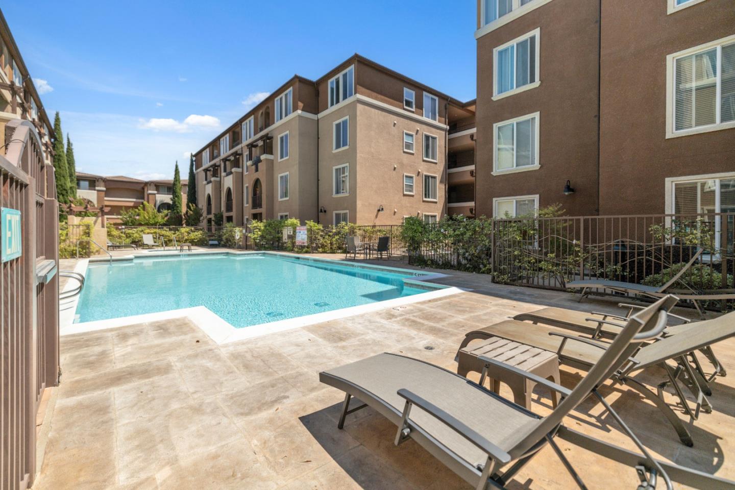 Detail Gallery Image 32 of 42 For 801 S Winchester Blvd #2402,  San Jose,  CA 95128 - 2 Beds | 2 Baths