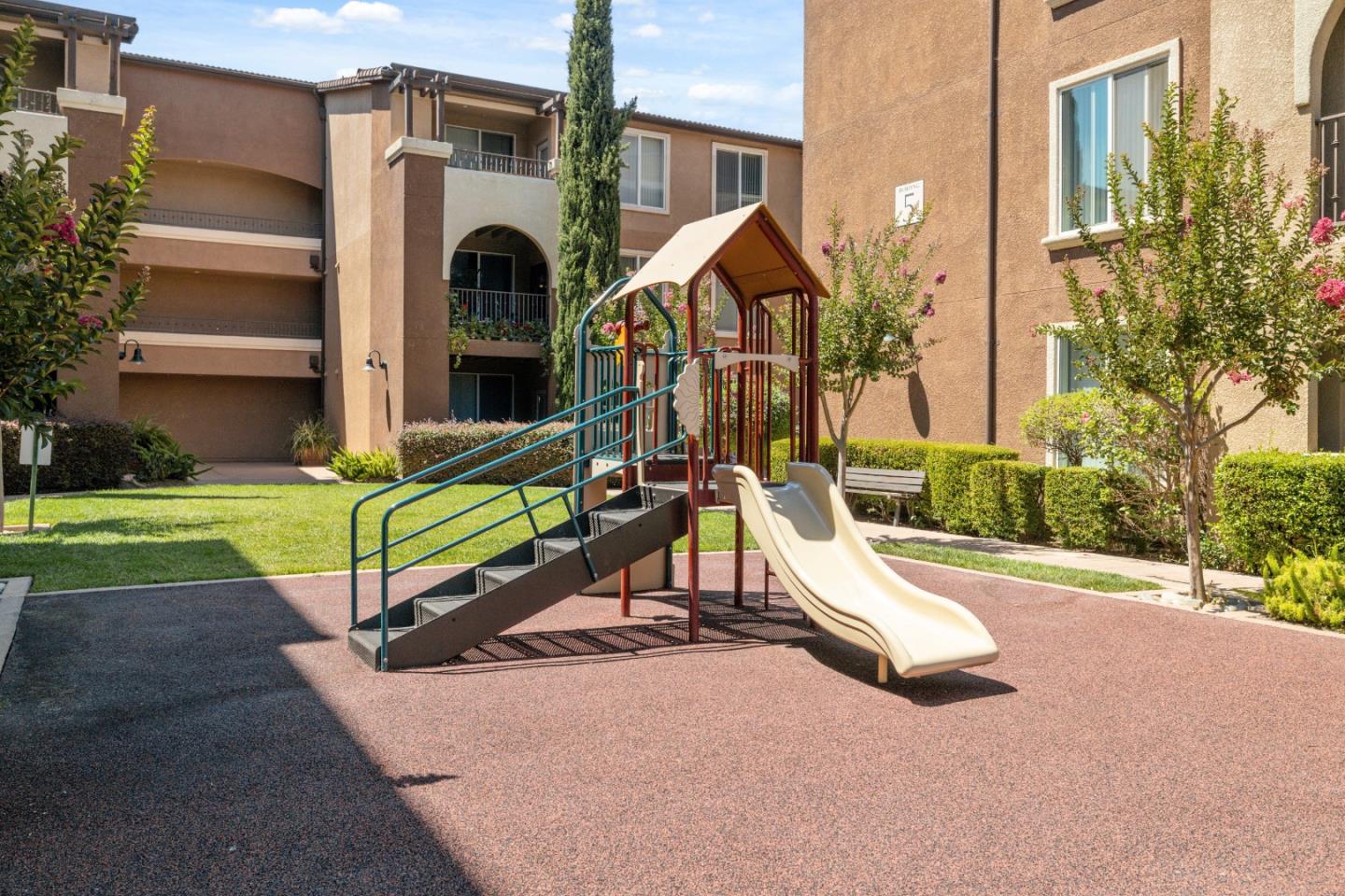 Detail Gallery Image 34 of 42 For 801 S Winchester Blvd #2402,  San Jose,  CA 95128 - 2 Beds | 2 Baths