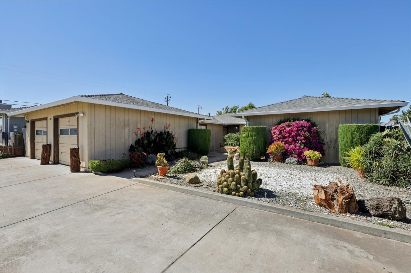 Detail Gallery Image 3 of 46 For 880 Apricot Ln, Hollister,  CA 95023 - – Beds | – Baths