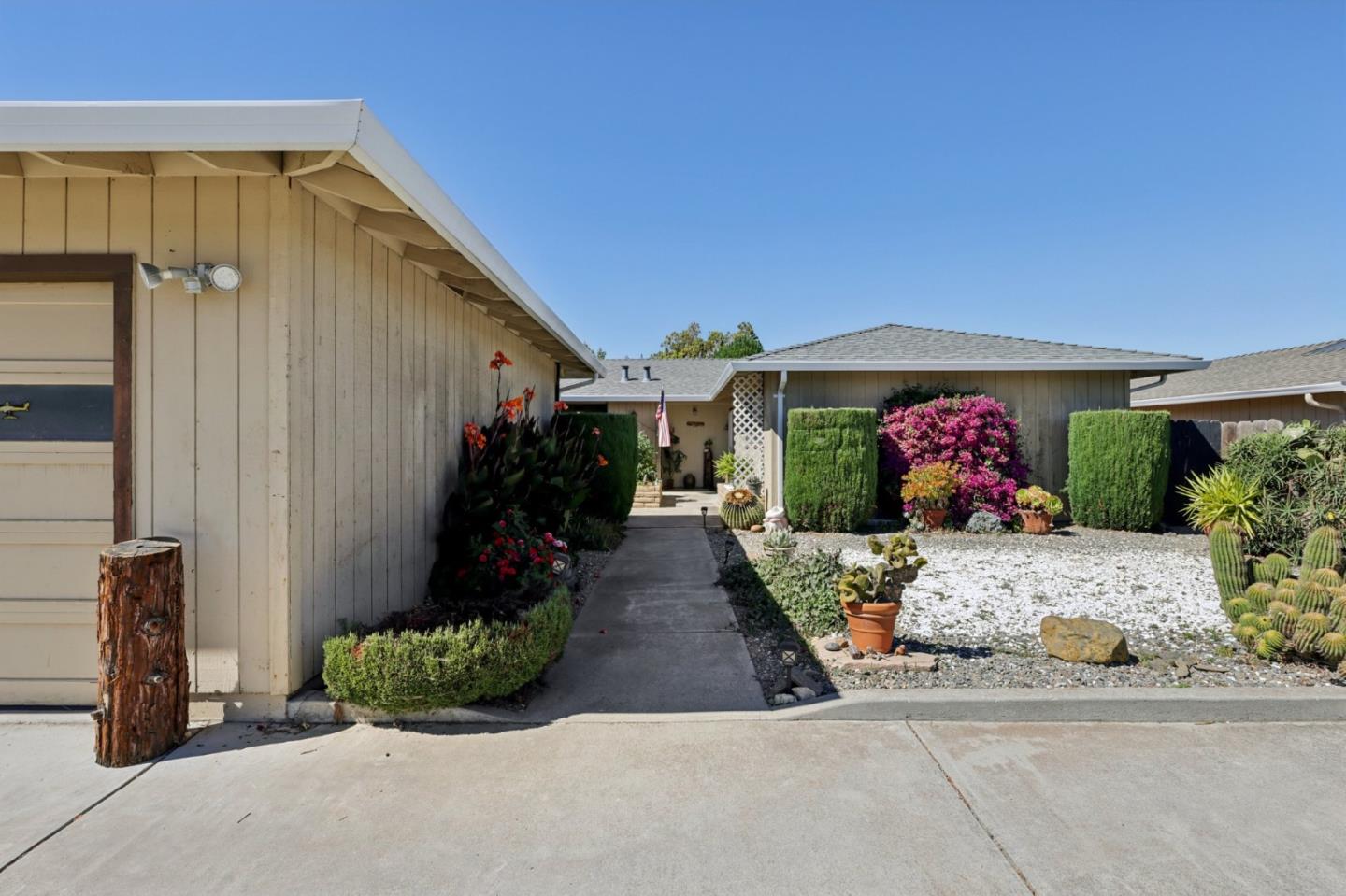 Detail Gallery Image 4 of 46 For 880 Apricot Ln, Hollister,  CA 95023 - – Beds | – Baths